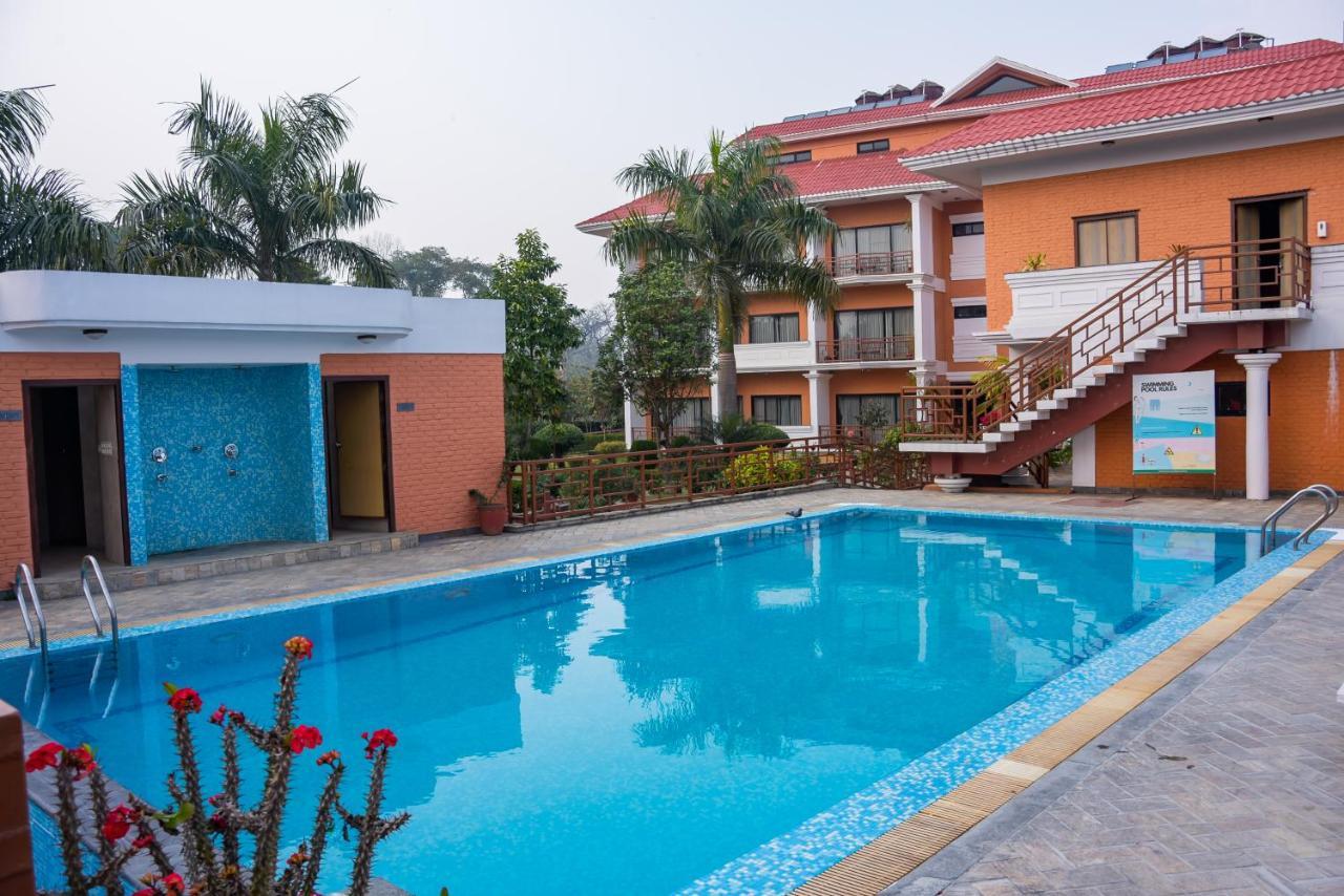 Hotel Landmark Forest Park Sauraha Exterior foto