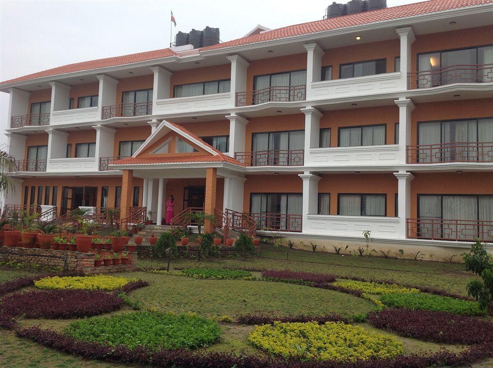 Hotel Landmark Forest Park Sauraha Exterior foto