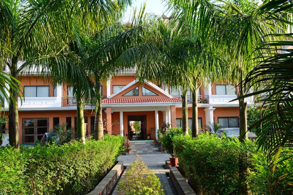 Hotel Landmark Forest Park Sauraha Exterior foto