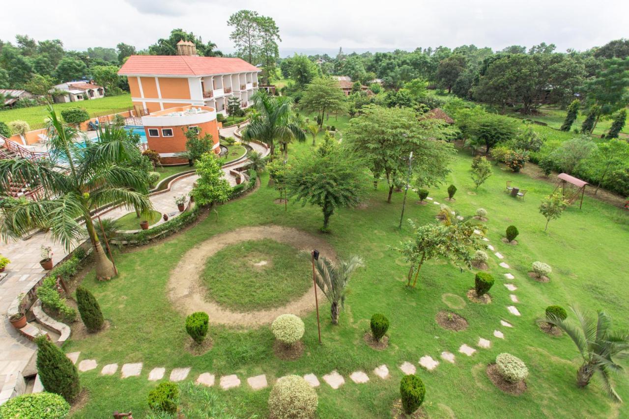 Hotel Landmark Forest Park Sauraha Exterior foto