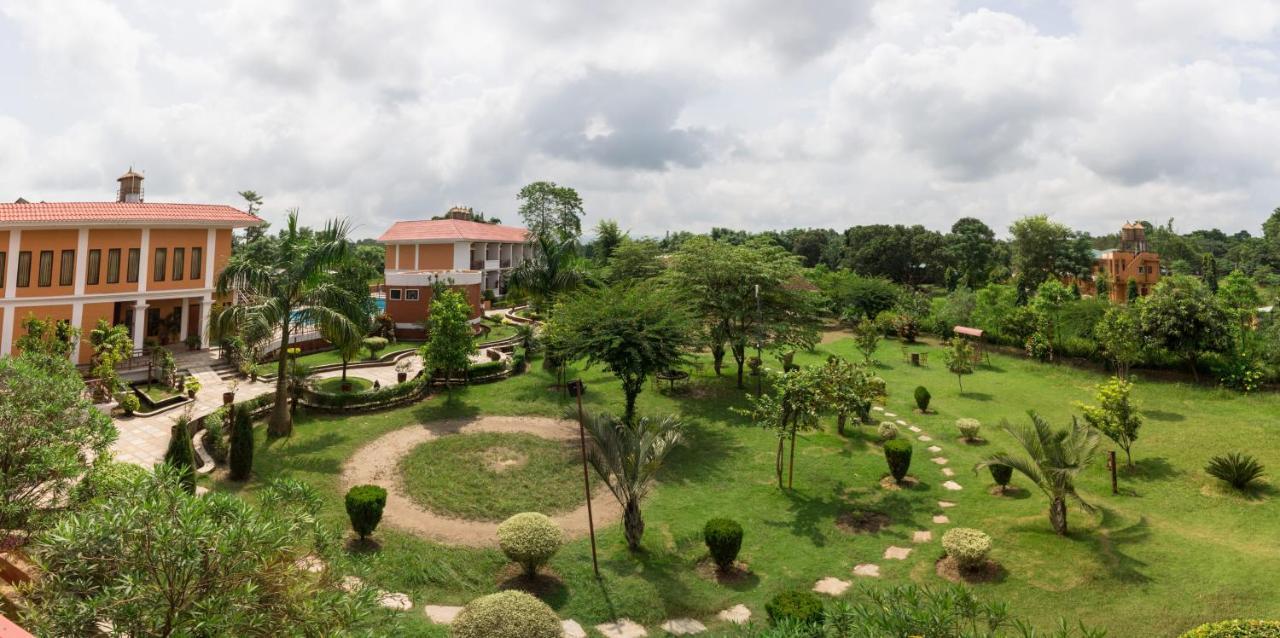 Hotel Landmark Forest Park Sauraha Exterior foto