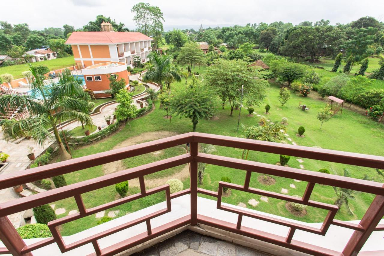 Hotel Landmark Forest Park Sauraha Exterior foto