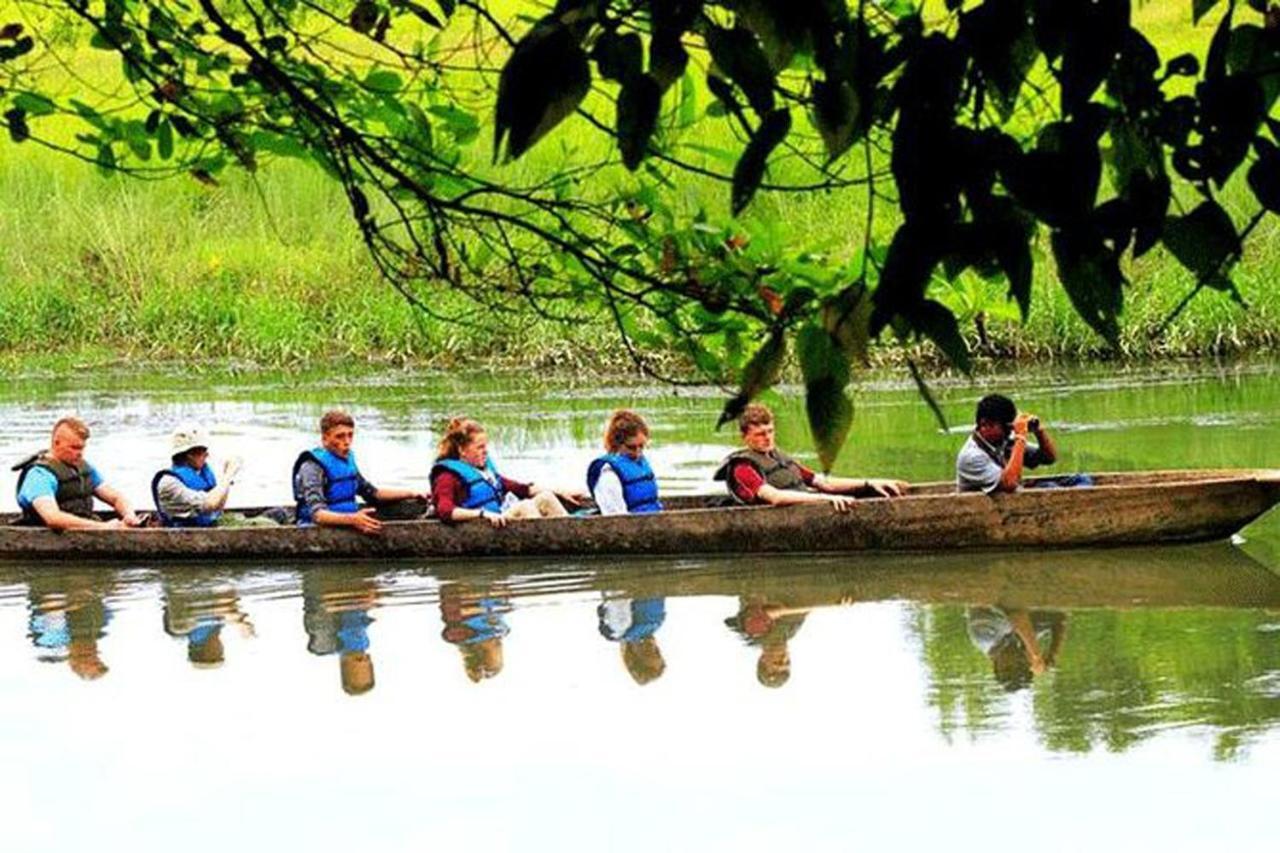 Hotel Landmark Forest Park Sauraha Exterior foto